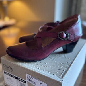 Taos "Expression" Dark Red Leather Cross-Strap Heels - Women's 8